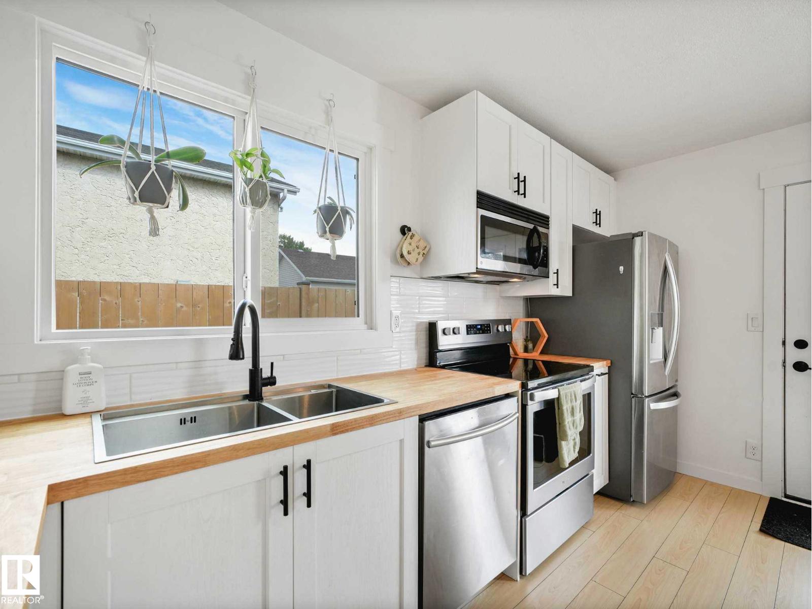 4115 41 AV NW — photo 23