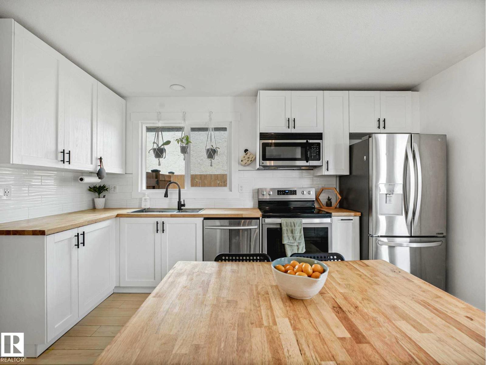 4115 41 AV NW — photo 24