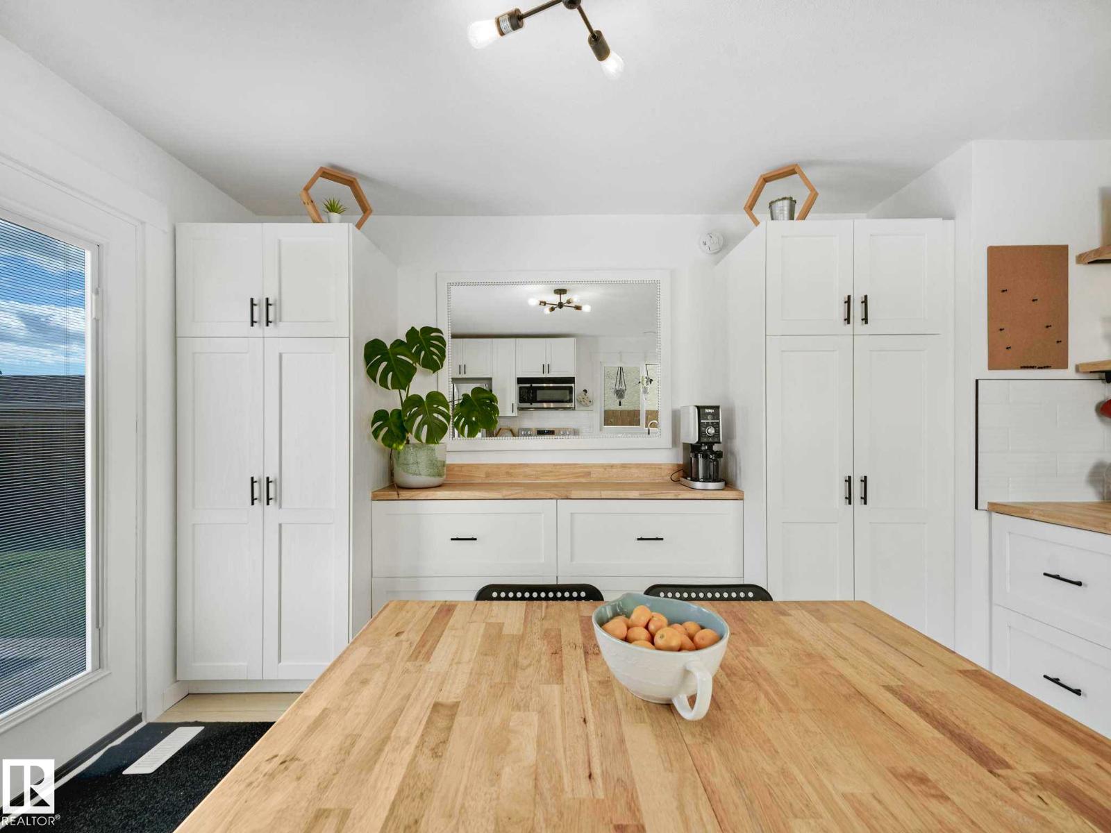 4115 41 AV NW — photo 25