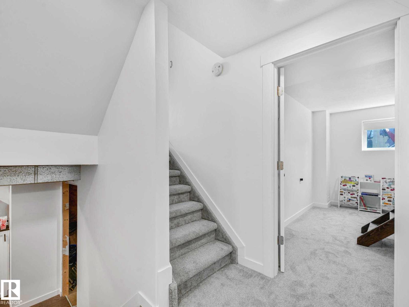 4115 41 AV NW — photo 40