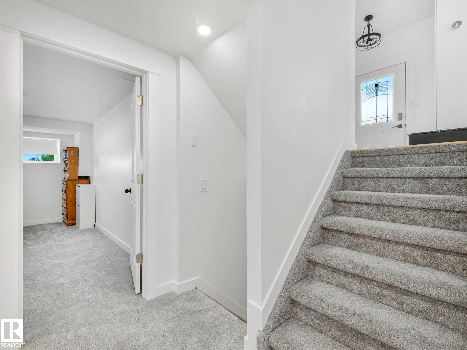 4115 41 AV NW — photo 41