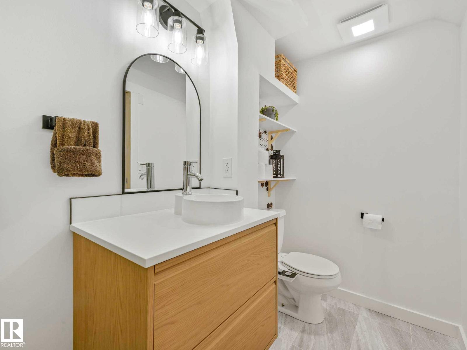 4115 41 AV NW — photo 48