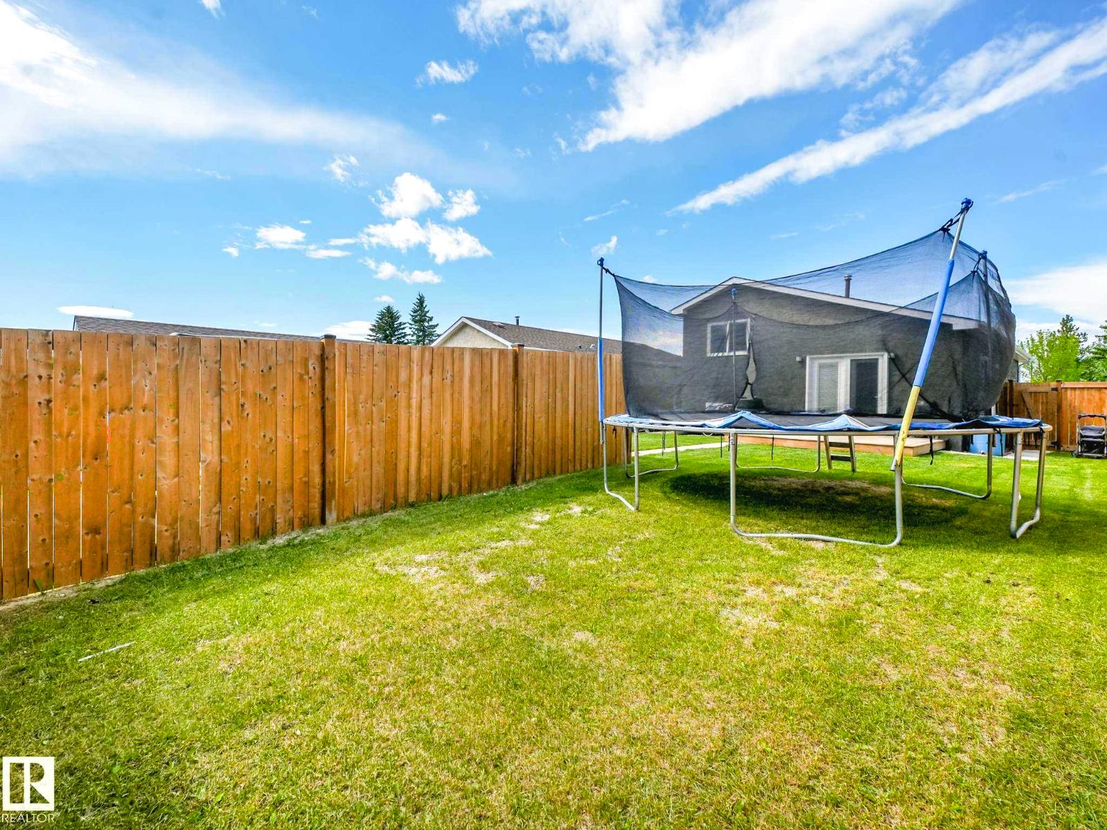4115 41 AV NW — photo 64