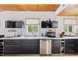 193 Ch. Du Lac-clair, Val Des Monts, QC J8N6C5 Photo 14