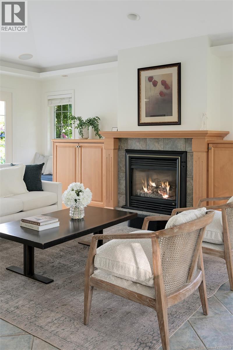  4005 Locarno Lane, Saanich