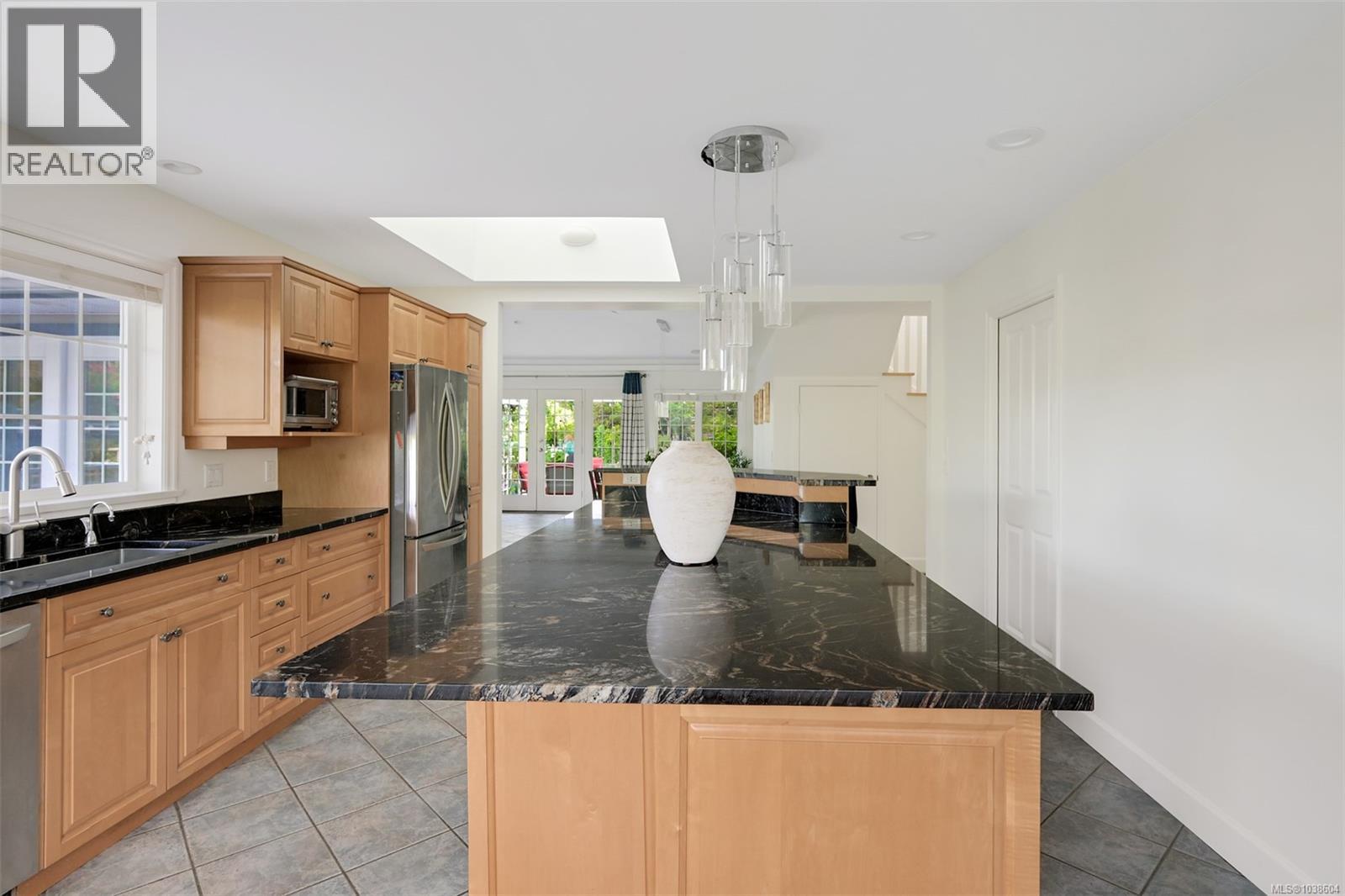  4005 Locarno Lane, Saanich