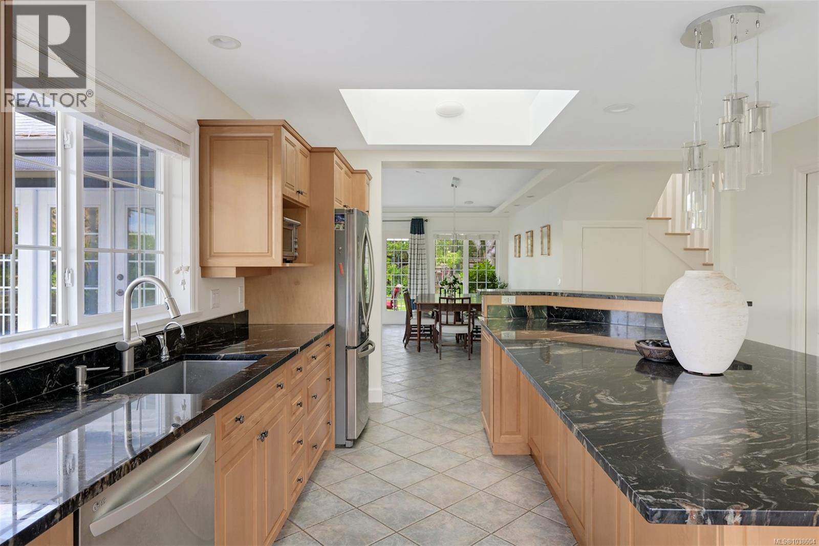  4005 Locarno Lane, Saanich