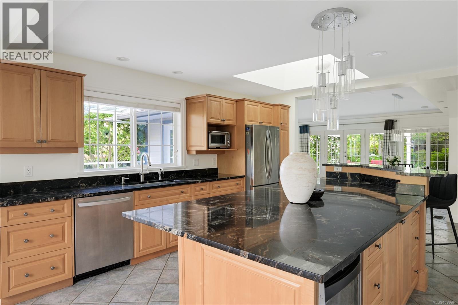  4005 Locarno Lane, Saanich