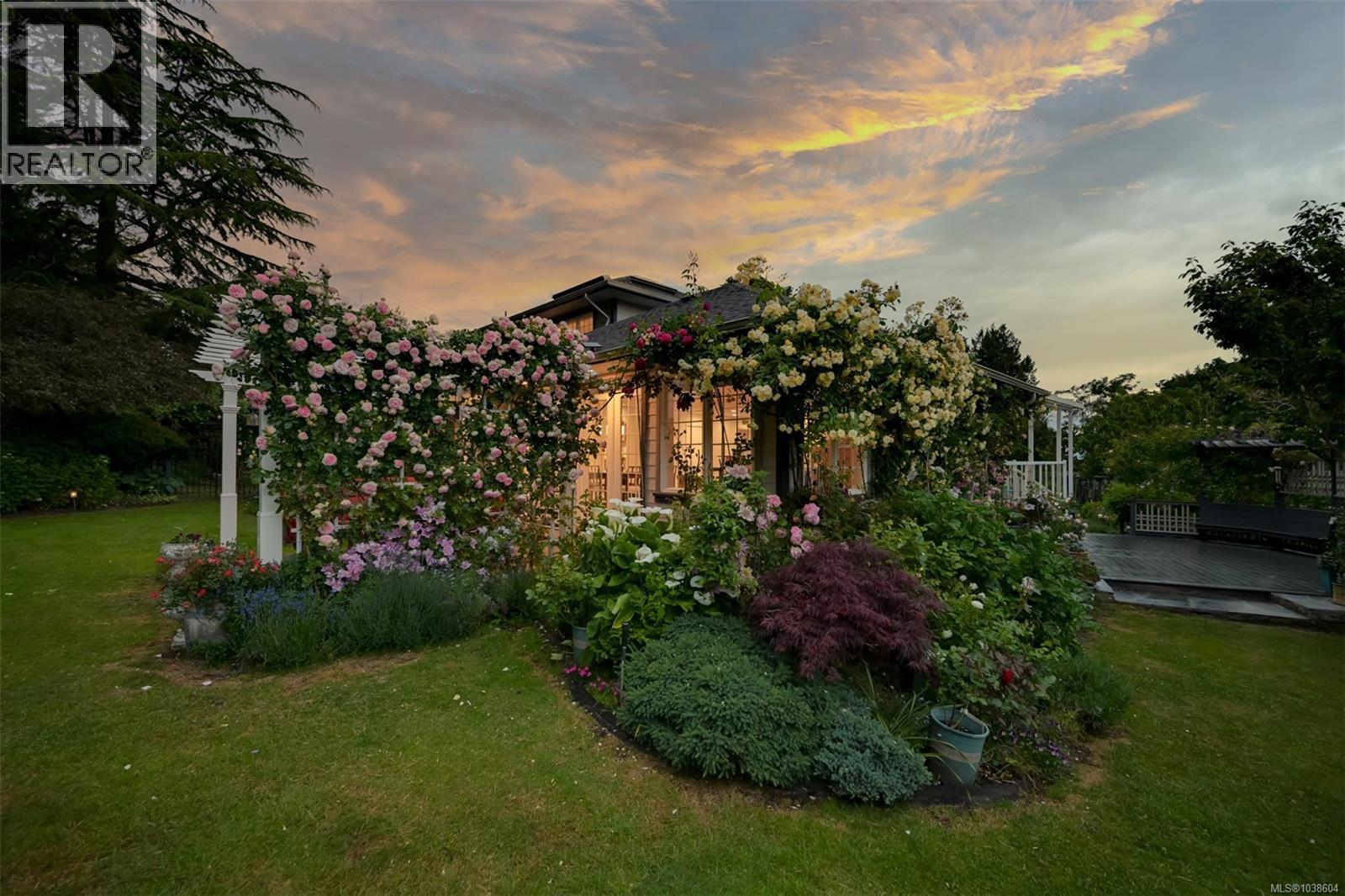  4005 Locarno Lane, Saanich