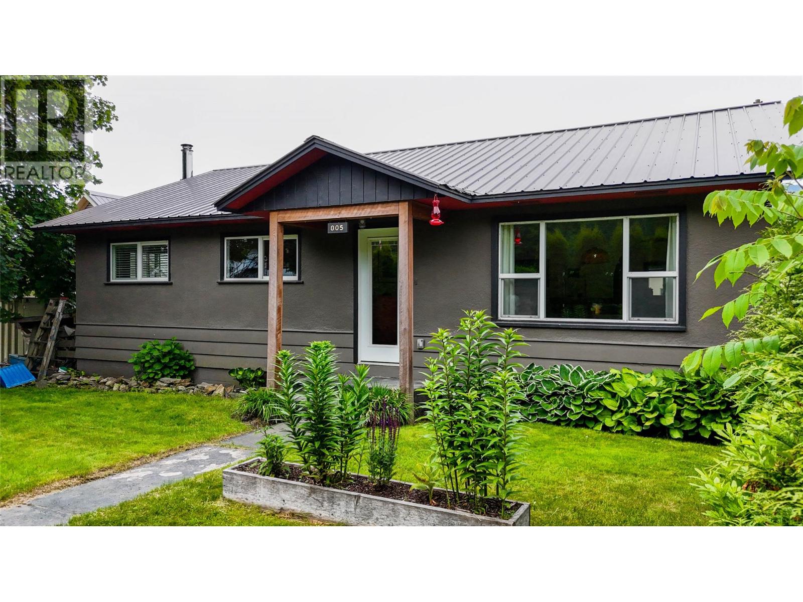 805 Victoria Road, Revelstoke