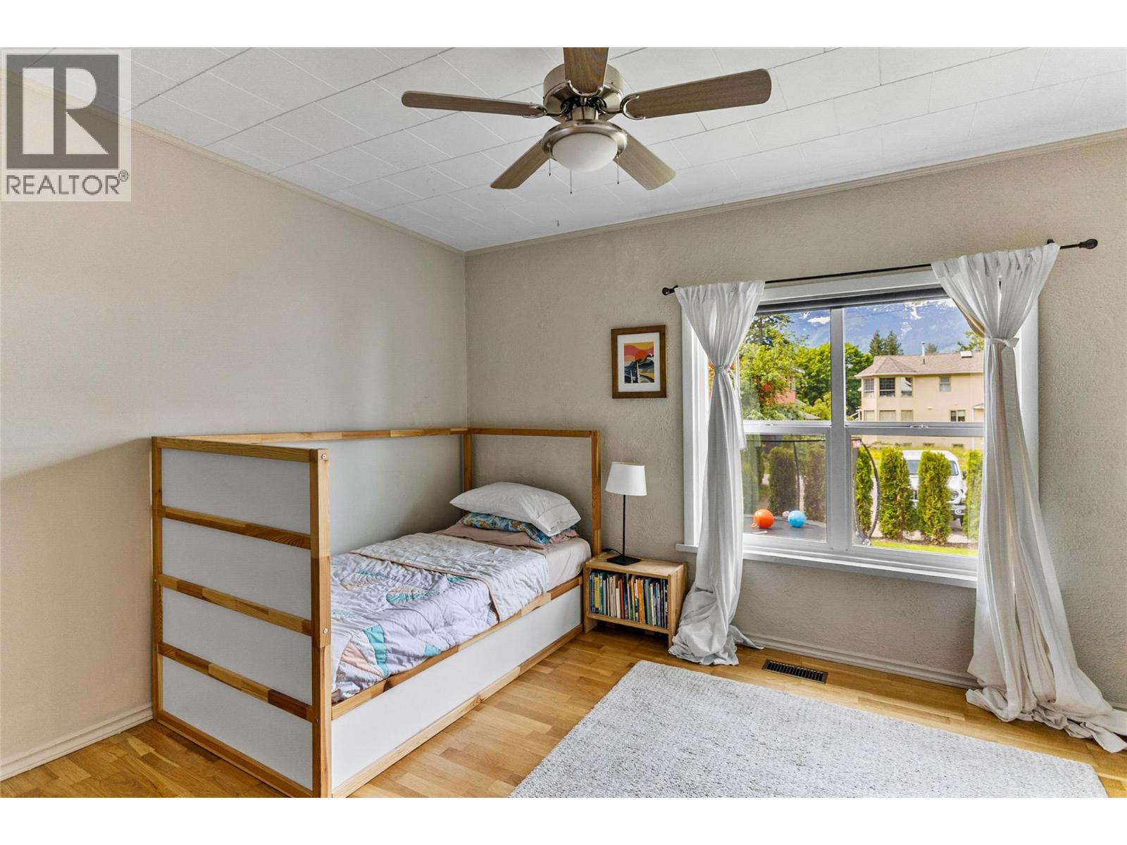 805 Victoria Road, Revelstoke