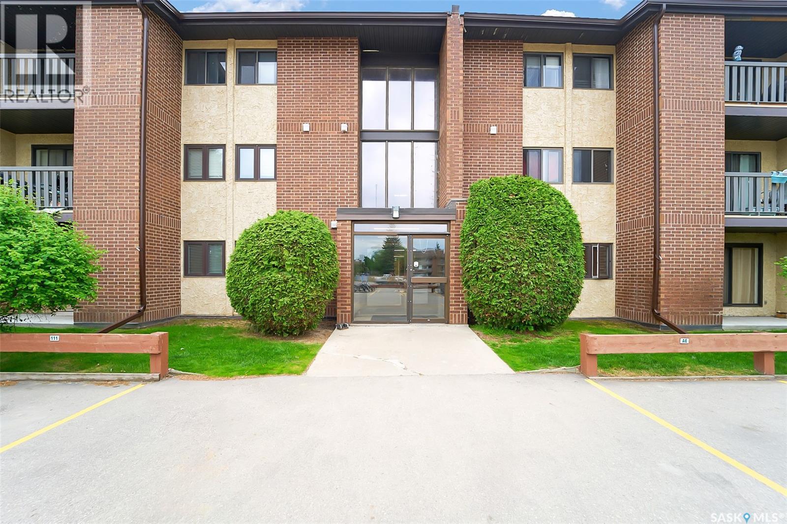 #309 315 Tait CRESCENT - 10