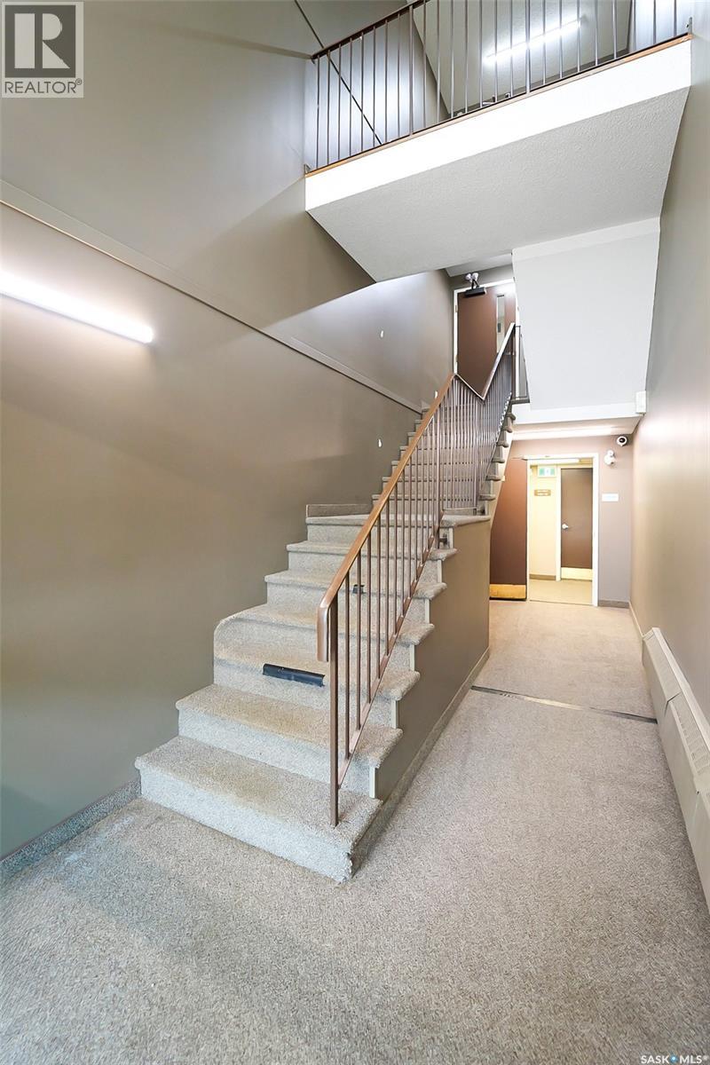 #309 315 Tait CRESCENT - 12