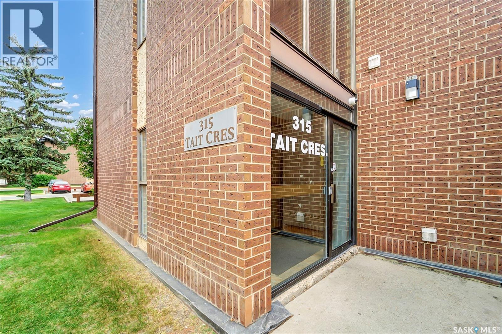 #309 315 Tait CRESCENT - 13