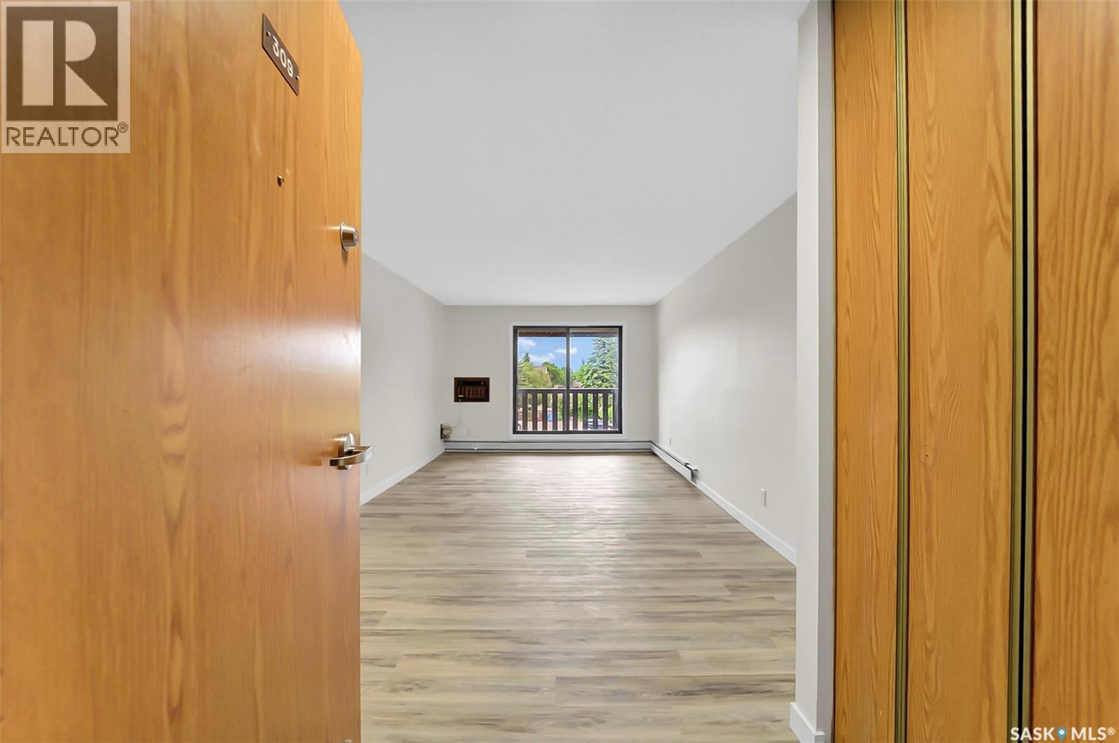 #309 315 Tait CRESCENT - 17