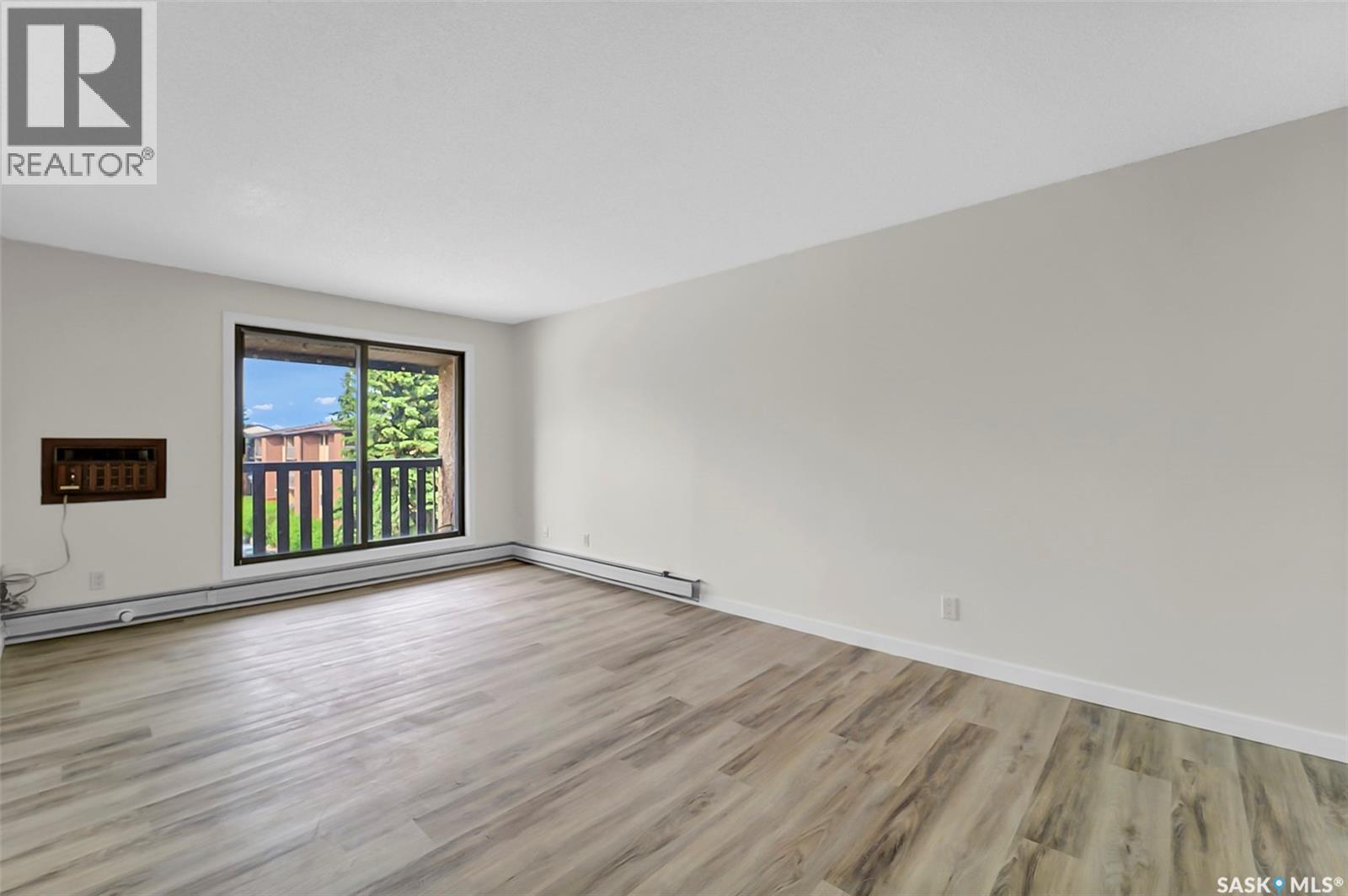 #309 315 Tait CRESCENT - 22