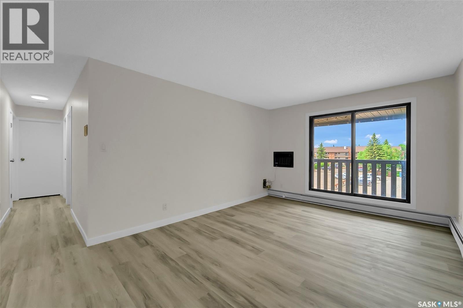 #309 315 Tait CRESCENT - 23