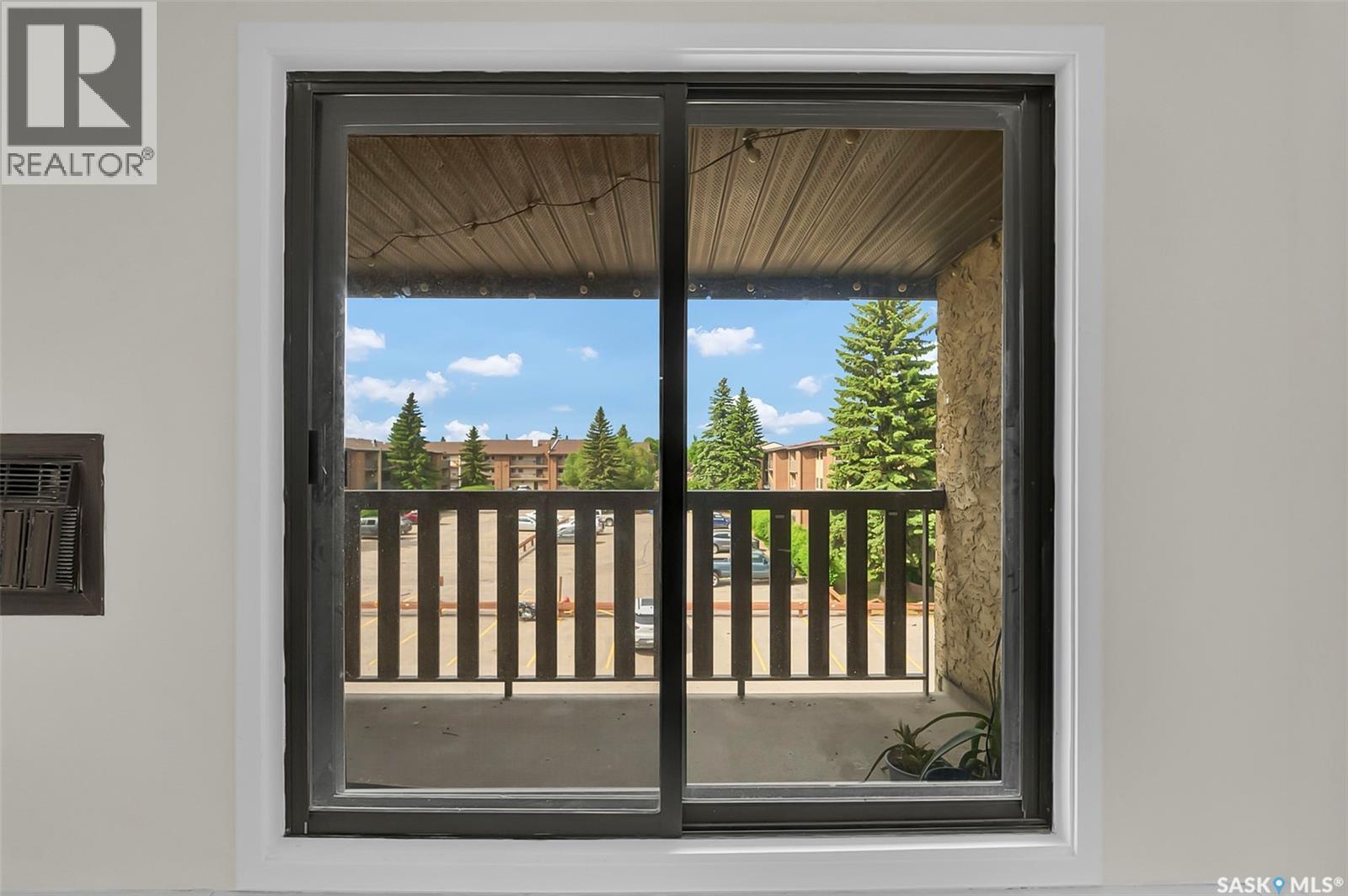 #309 315 Tait CRESCENT - 24
