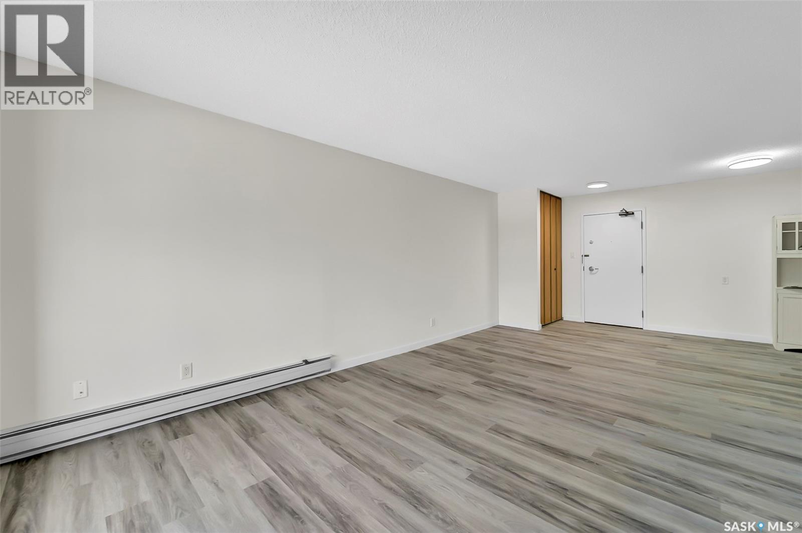 #309 315 Tait CRESCENT - 26