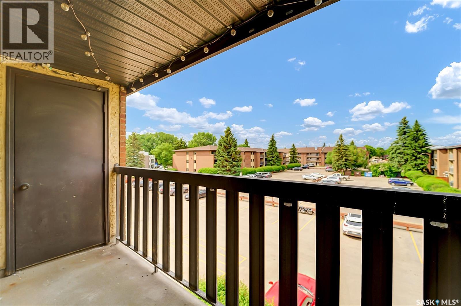 #309 315 Tait CRESCENT - 27