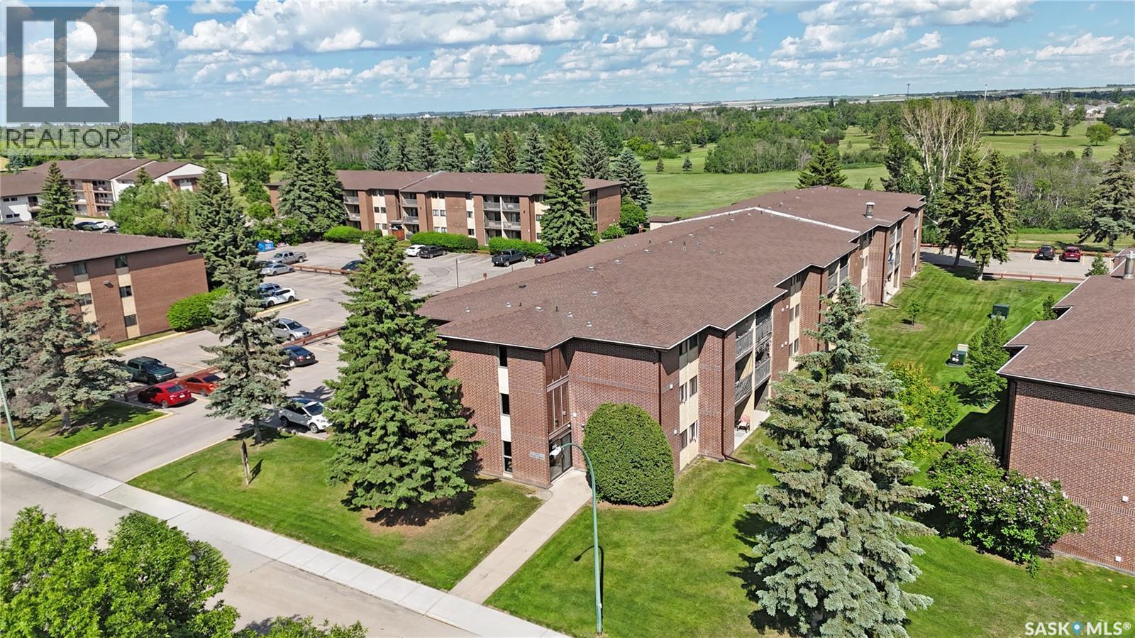 #309 315 Tait CRESCENT - 3