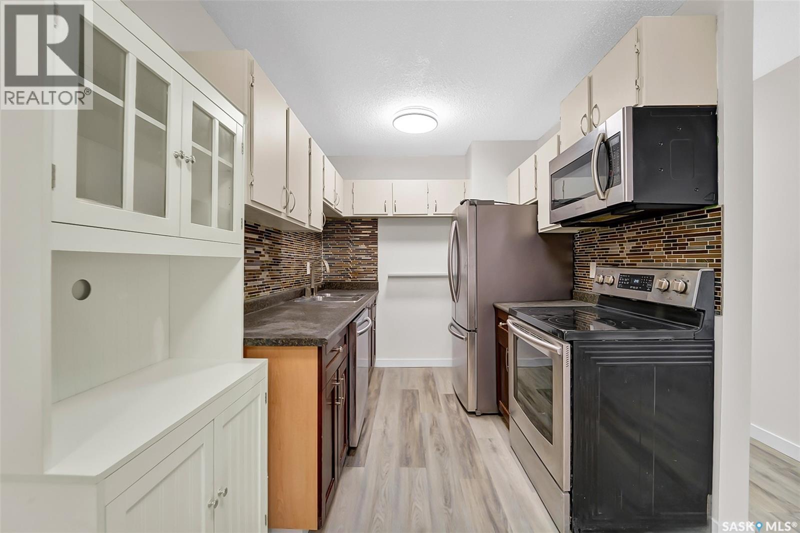 #309 315 Tait CRESCENT - 30
