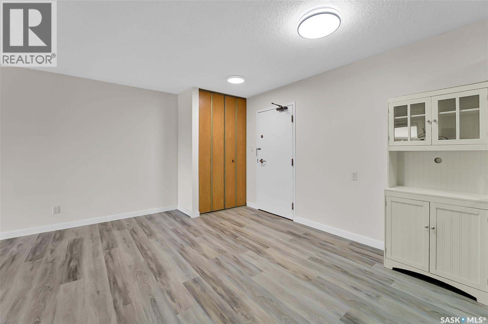 #309 315 Tait CRESCENT - 35