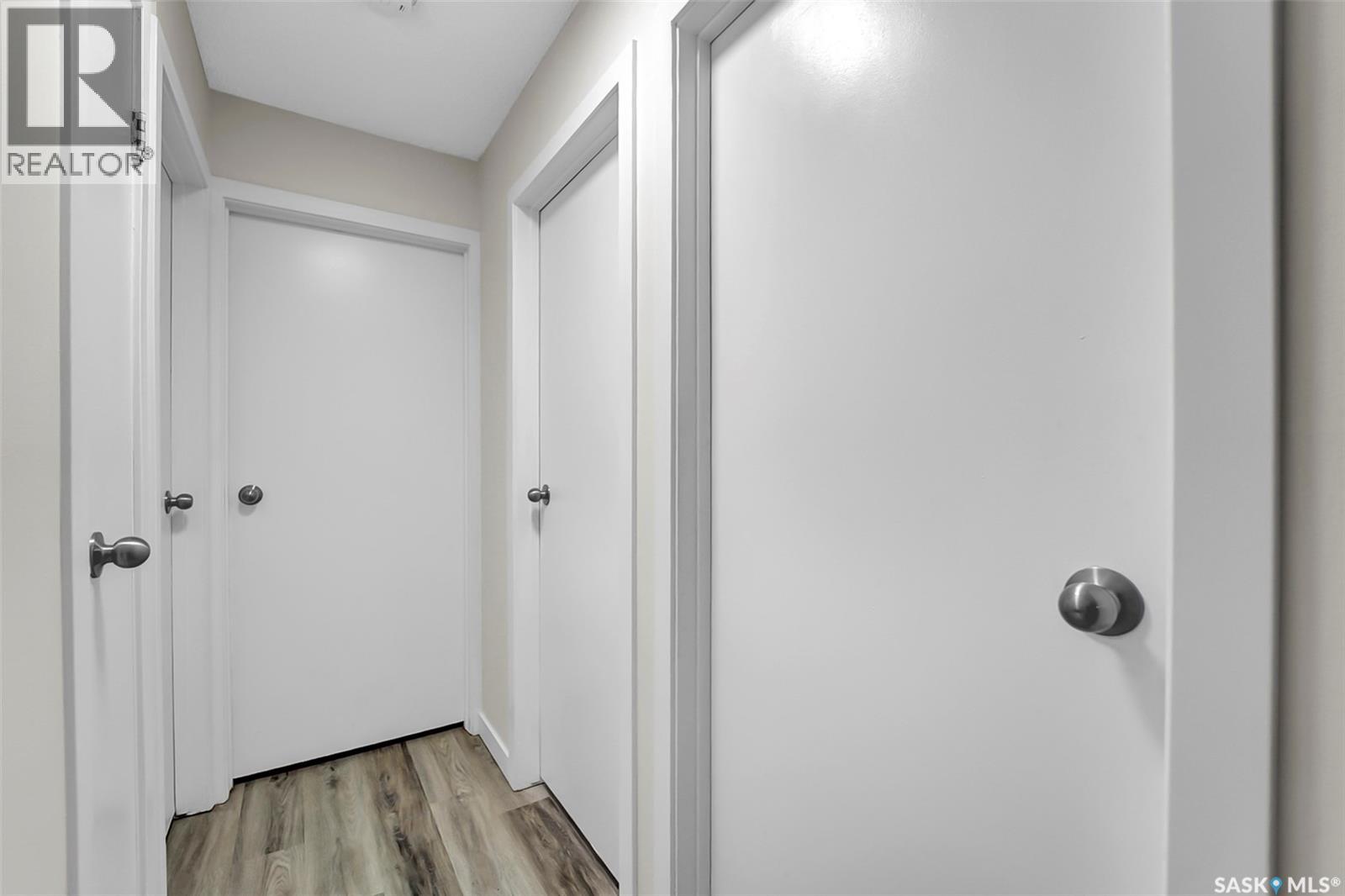 #309 315 Tait CRESCENT - 36