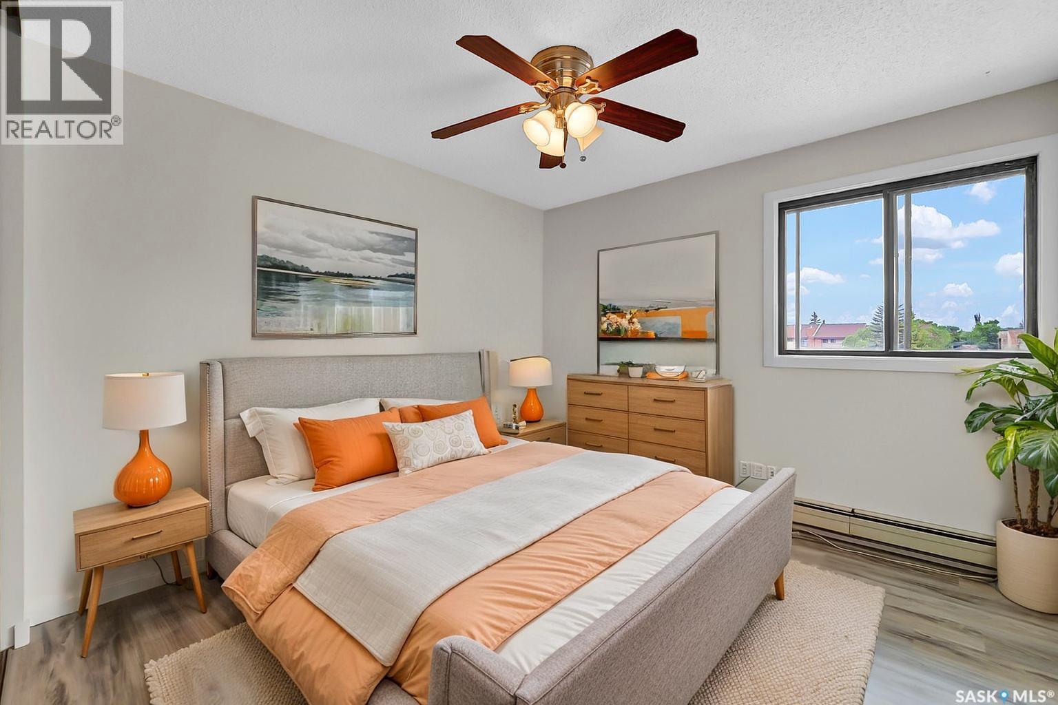 #309 315 Tait CRESCENT - 43