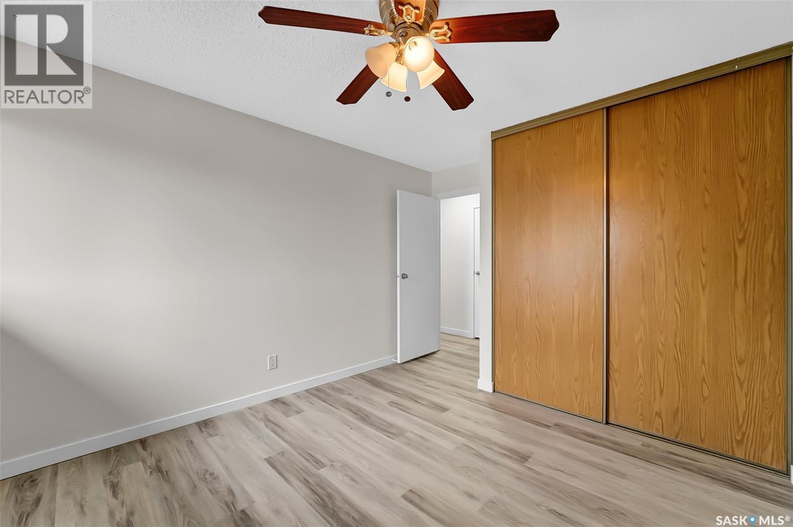 #309 315 Tait CRESCENT - 45