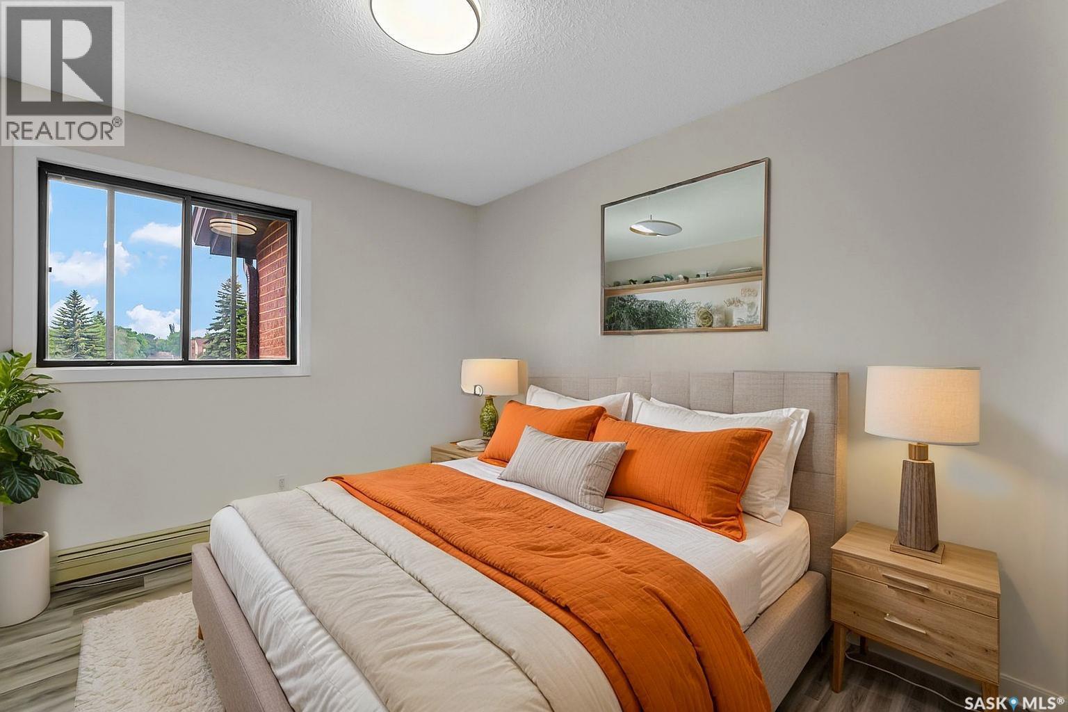 #309 315 Tait CRESCENT - 47