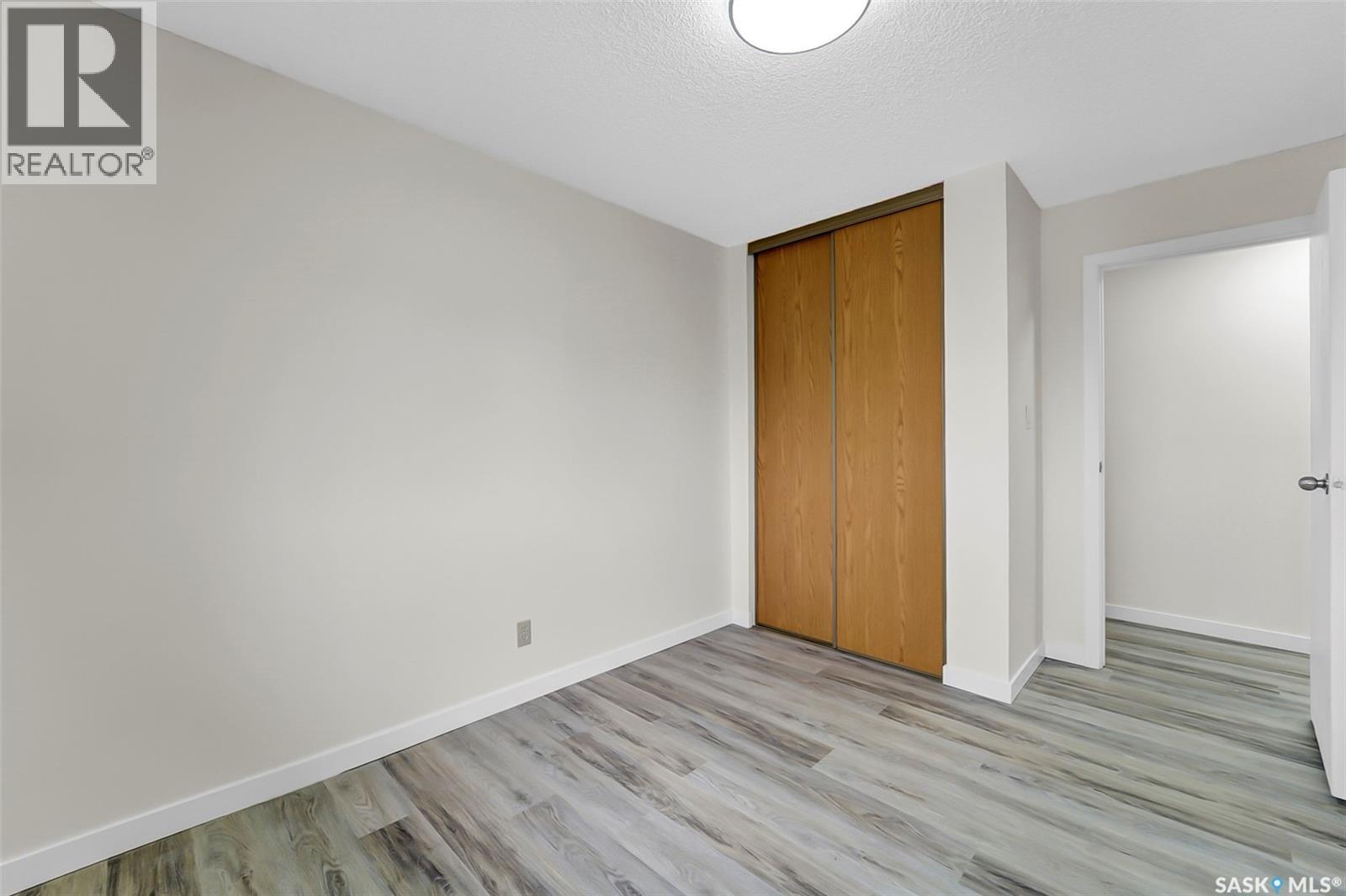 #309 315 Tait CRESCENT - 49