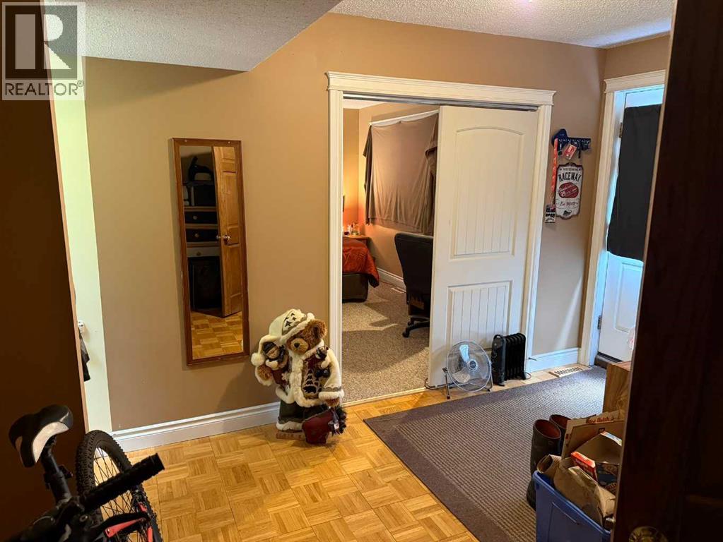 10801 92 Street - 14