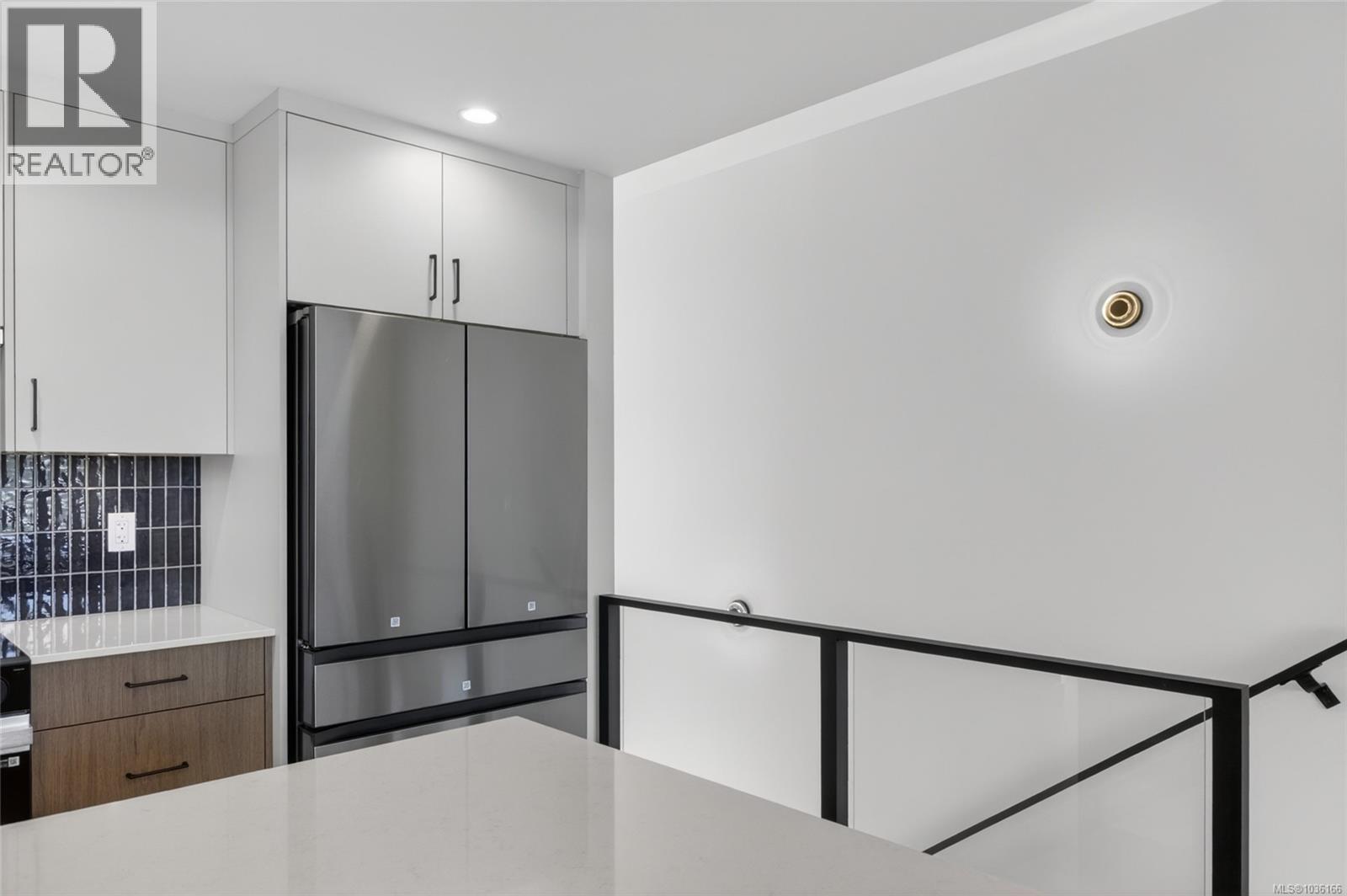 #8 152 Marina View Dr - 31