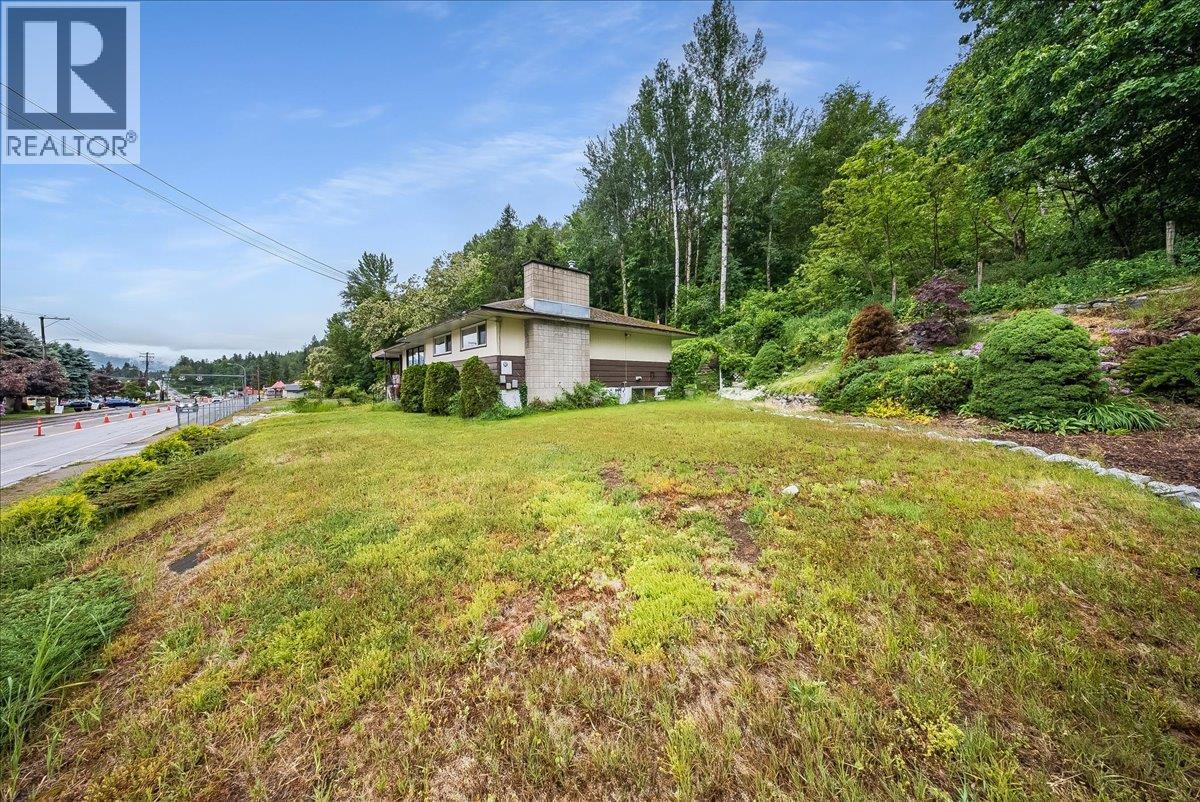 840 Columbia Avenue - 6