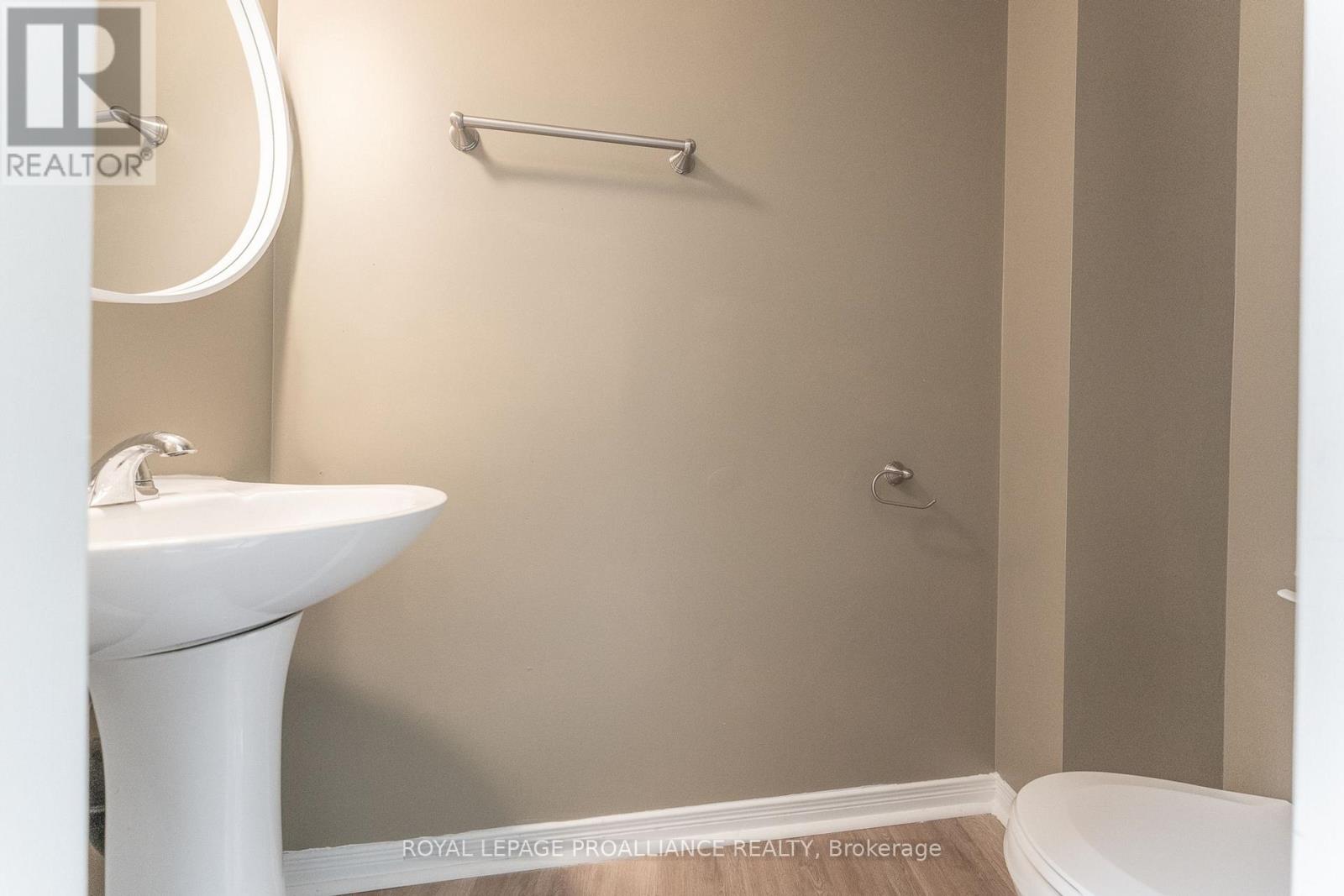 2 Bed, 2 Bath House for Sale in Ottawa – 80 ROTHBURY CRESCENT, Ottawa – MLS# X13468374 - Image 11