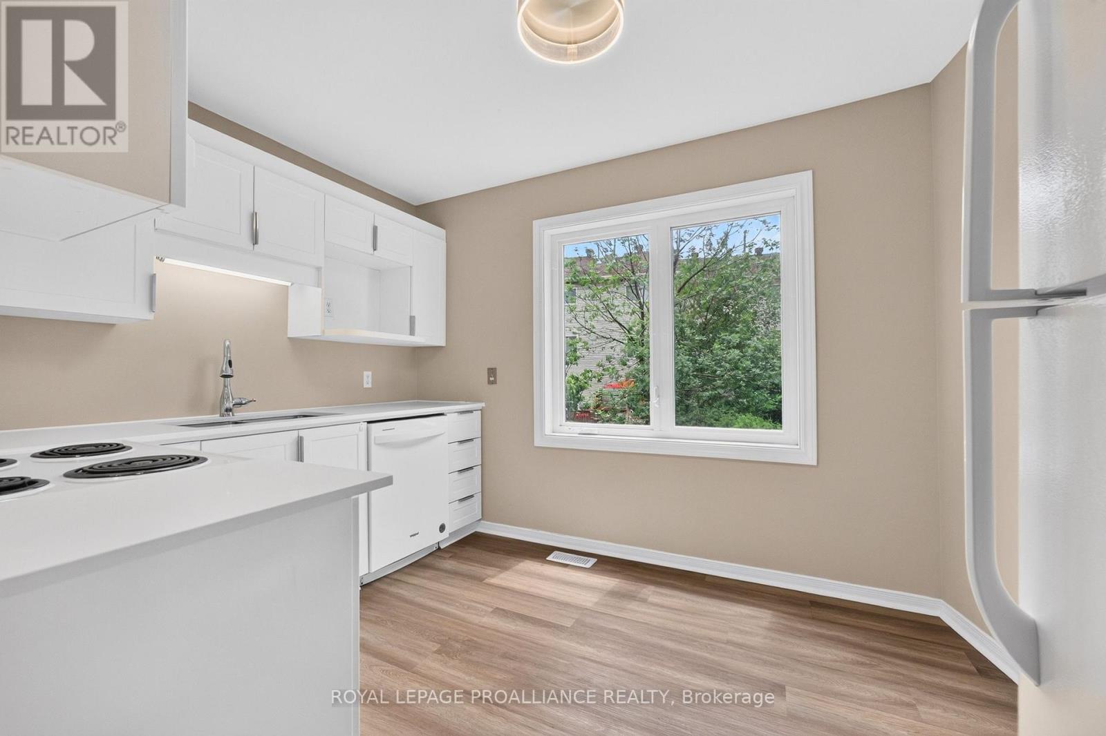 2 Bed, 2 Bath House for Sale in Ottawa – 80 ROTHBURY CRESCENT, Ottawa – MLS# X13468374 - Image 12