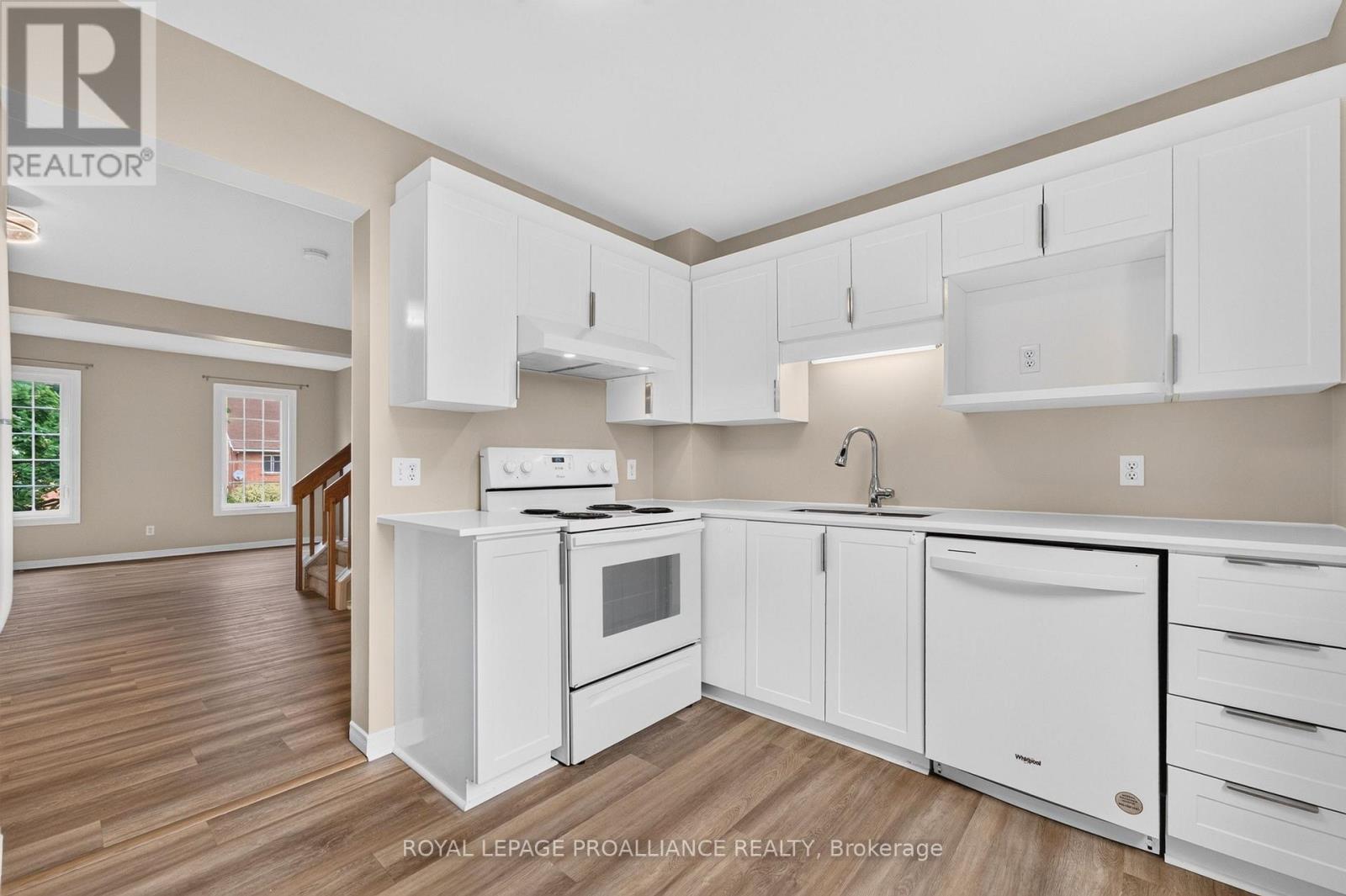 2 Bed, 2 Bath House for Sale in Ottawa – 80 ROTHBURY CRESCENT, Ottawa – MLS# X13468374 - Image 13