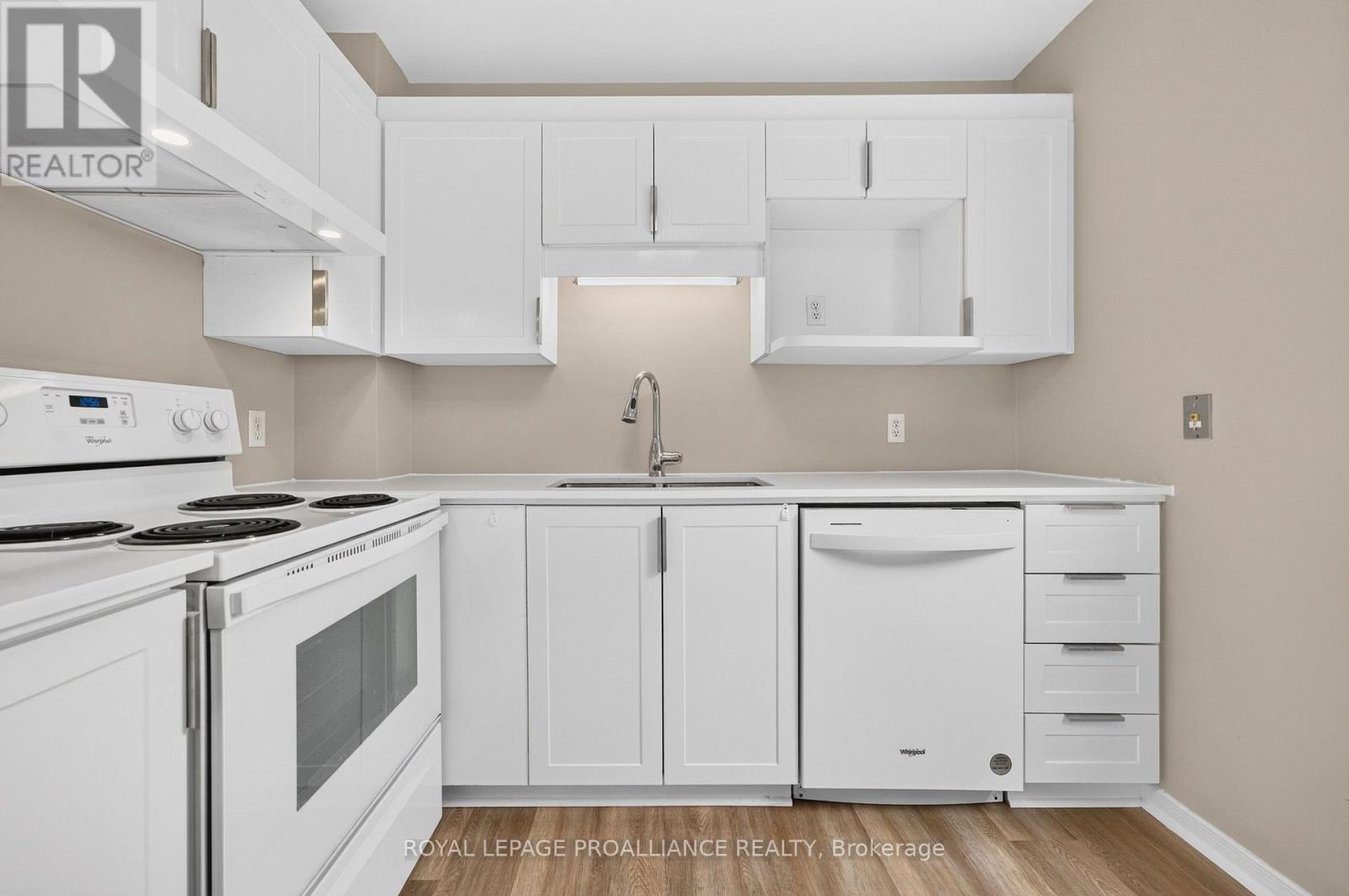 2 Bed, 2 Bath House for Sale in Ottawa – 80 ROTHBURY CRESCENT, Ottawa – MLS# X13468374 - Image 15
