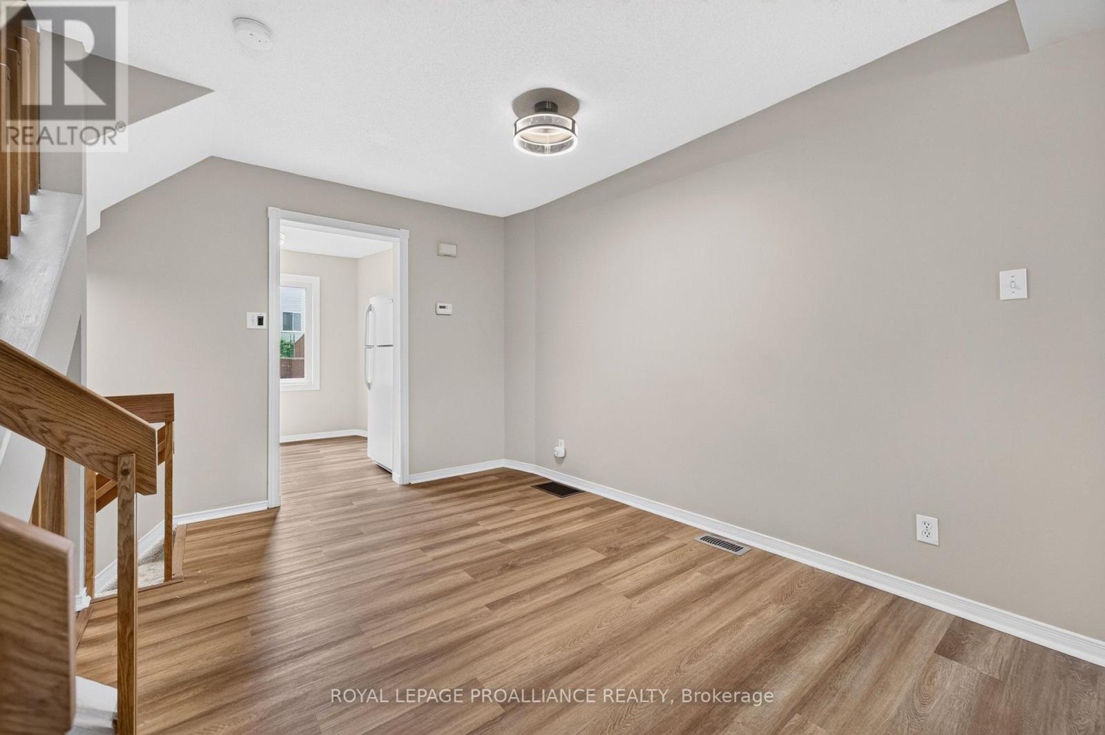 2 Bed, 2 Bath House for Sale in Ottawa – 80 ROTHBURY CRESCENT, Ottawa – MLS# X13468374 - Image 17