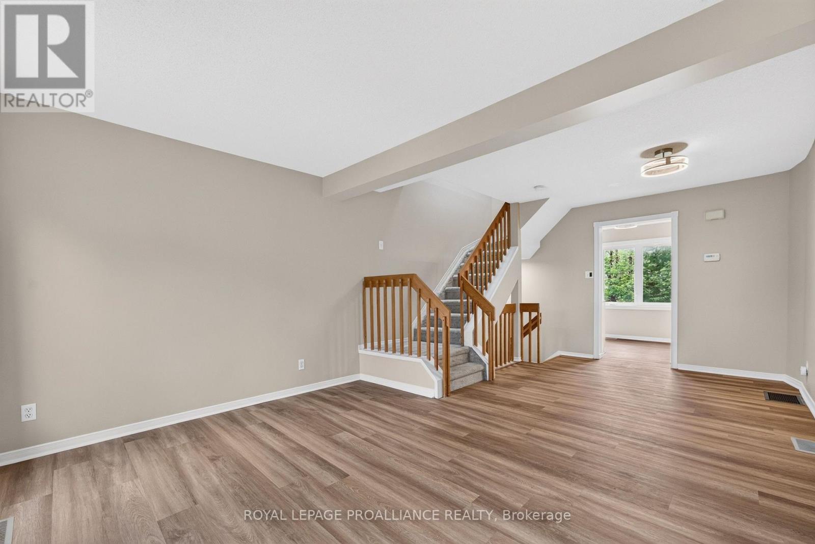2 Bed, 2 Bath House for Sale in Ottawa – 80 ROTHBURY CRESCENT, Ottawa – MLS# X13468374 - Image 21
