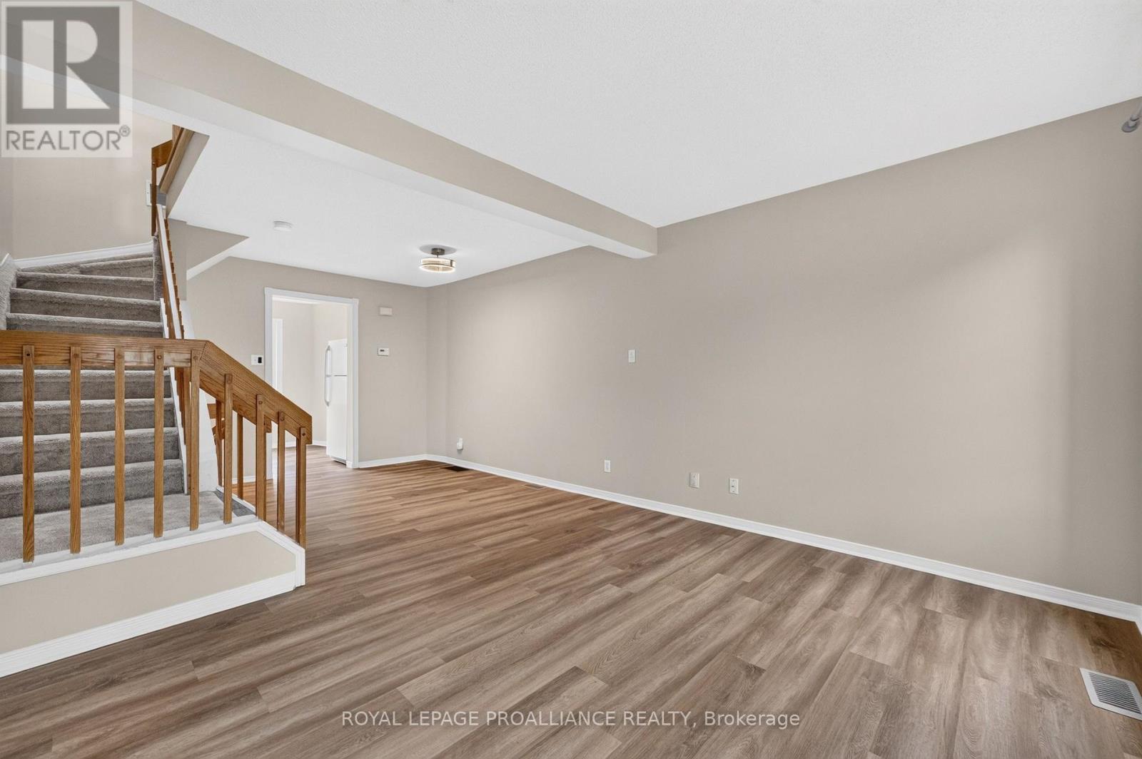 2 Bed, 2 Bath House for Sale in Ottawa – 80 ROTHBURY CRESCENT, Ottawa – MLS# X13468374 - Image 22