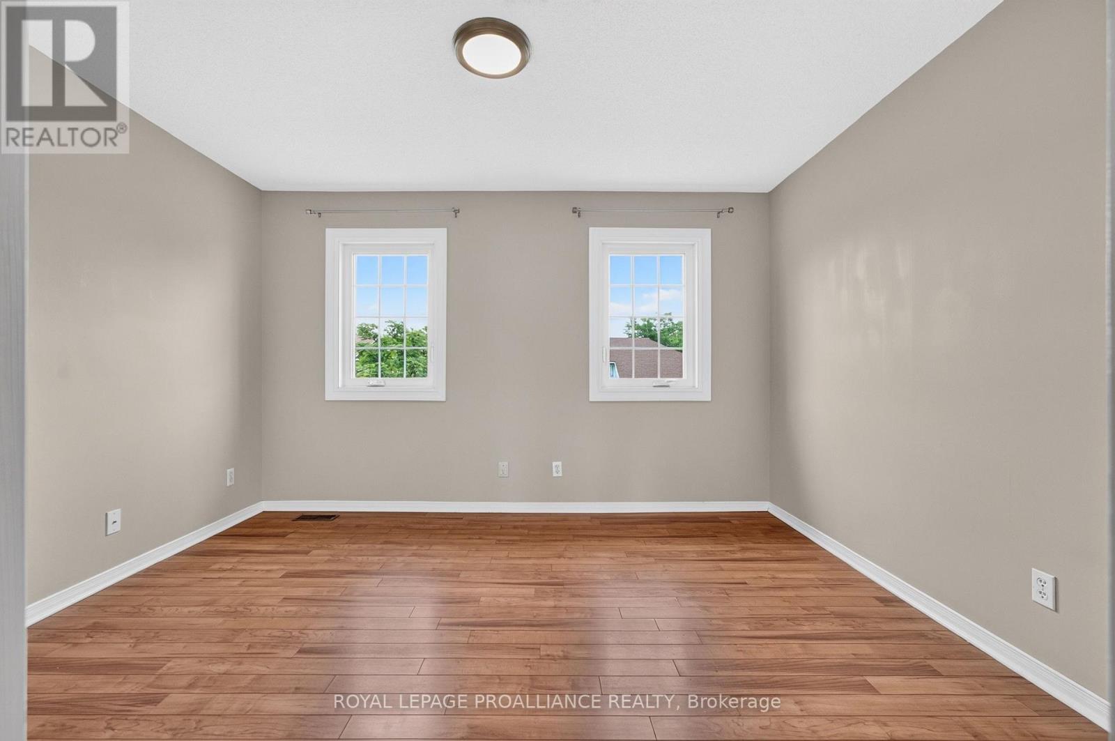 2 Bed, 2 Bath House for Sale in Ottawa – 80 ROTHBURY CRESCENT, Ottawa – MLS# X13468374 - Image 29