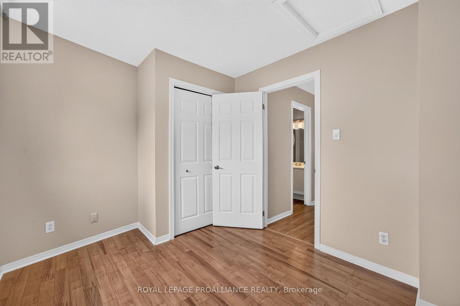 2 Bed, 2 Bath House for Sale in Ottawa – 80 ROTHBURY CRESCENT, Ottawa – MLS# X13468374 - Image 33