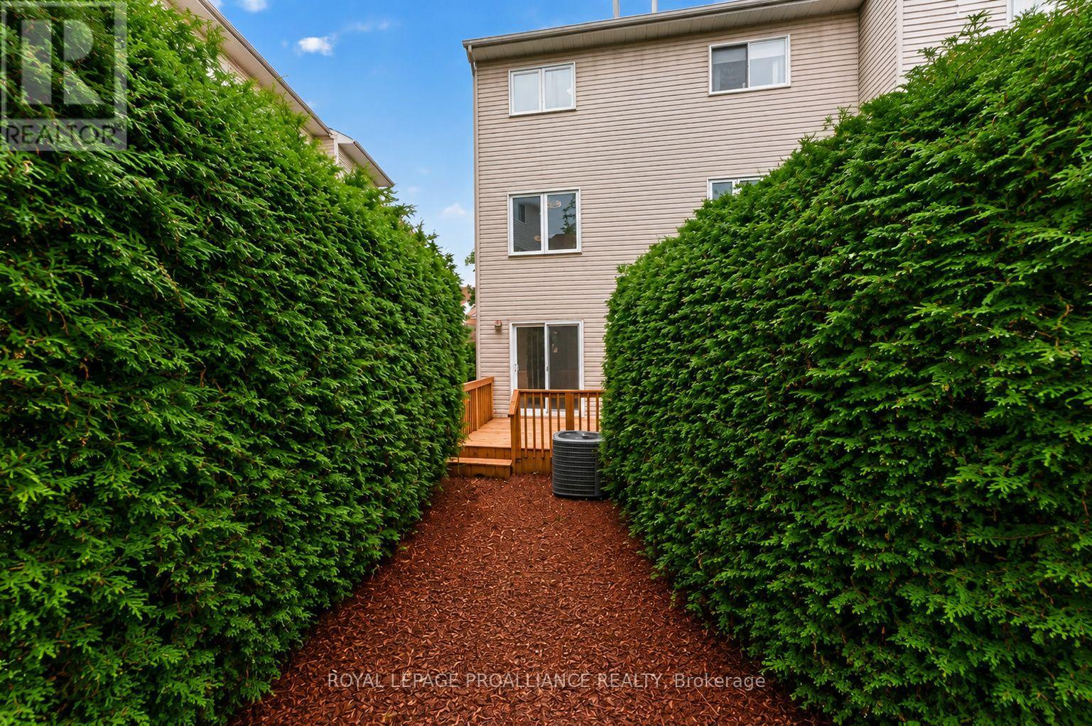 2 Bed, 2 Bath House for Sale in Ottawa – 80 ROTHBURY CRESCENT, Ottawa – MLS# X13468374 - Image 38