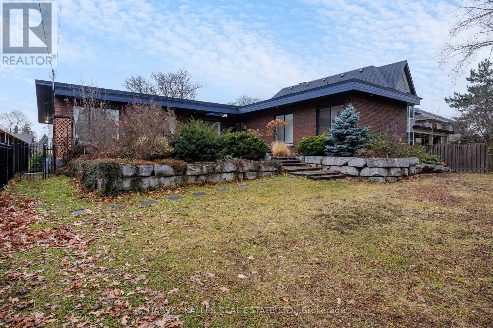 19 BLAIR ATHOL CRESCENT - 22