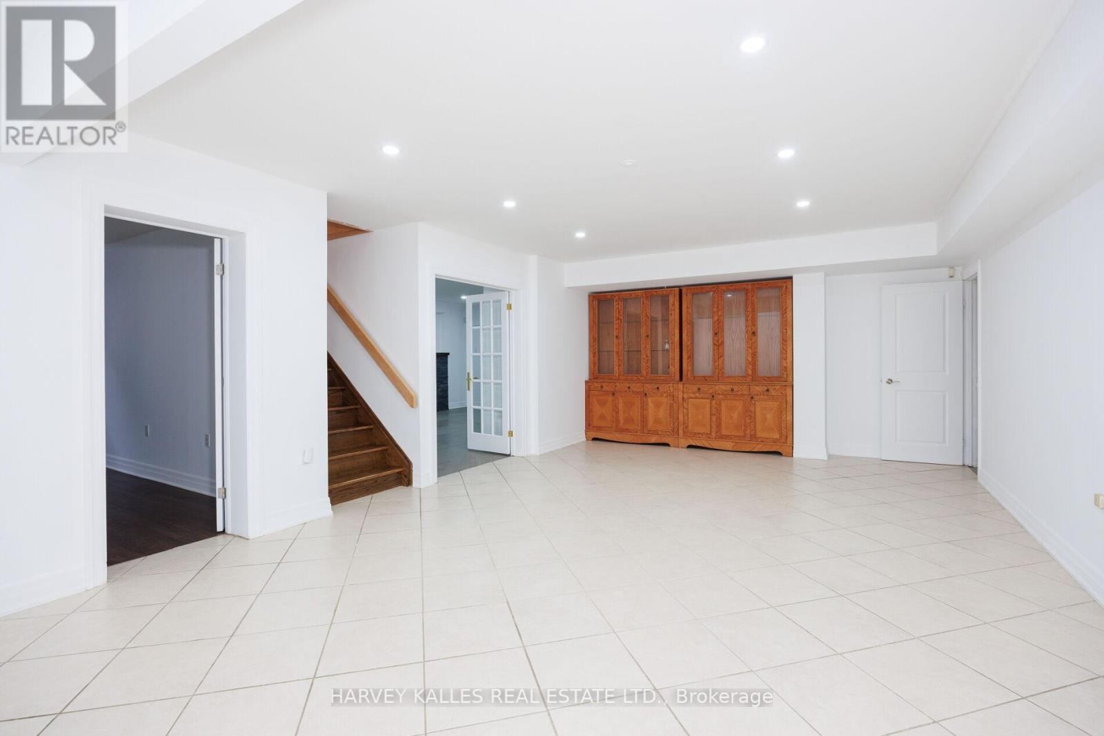 19 BLAIR ATHOL CRESCENT - 40
