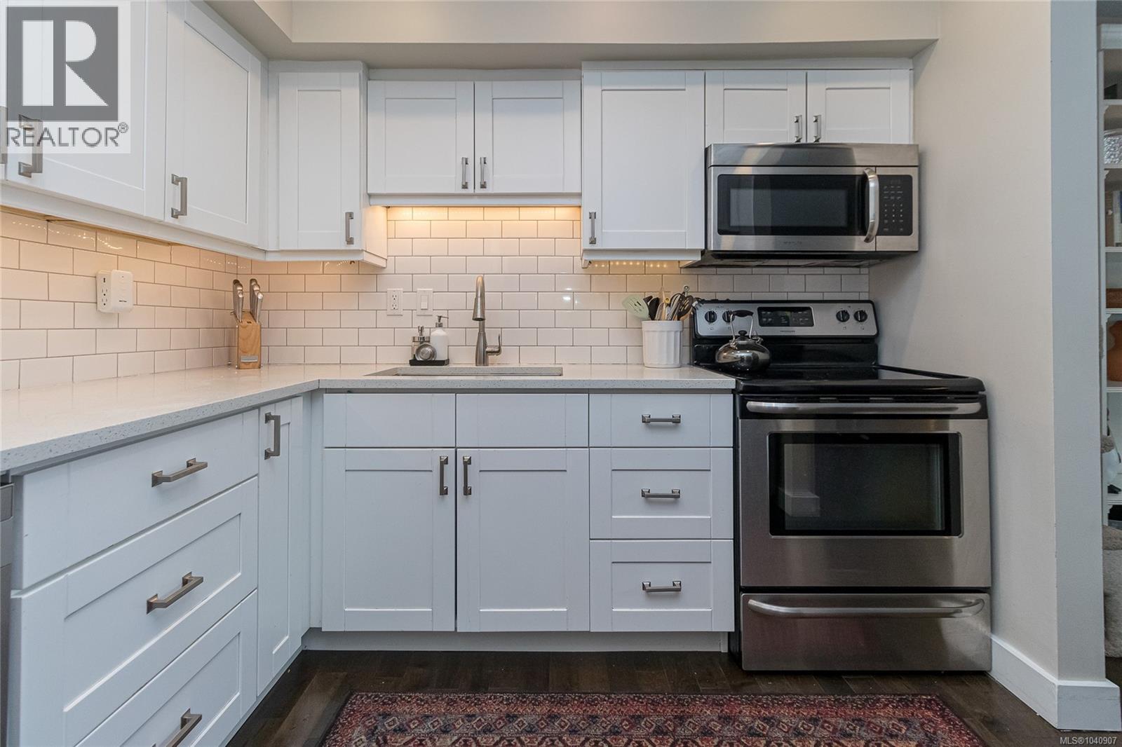 305 1366 Hillside Avenue, Victoria