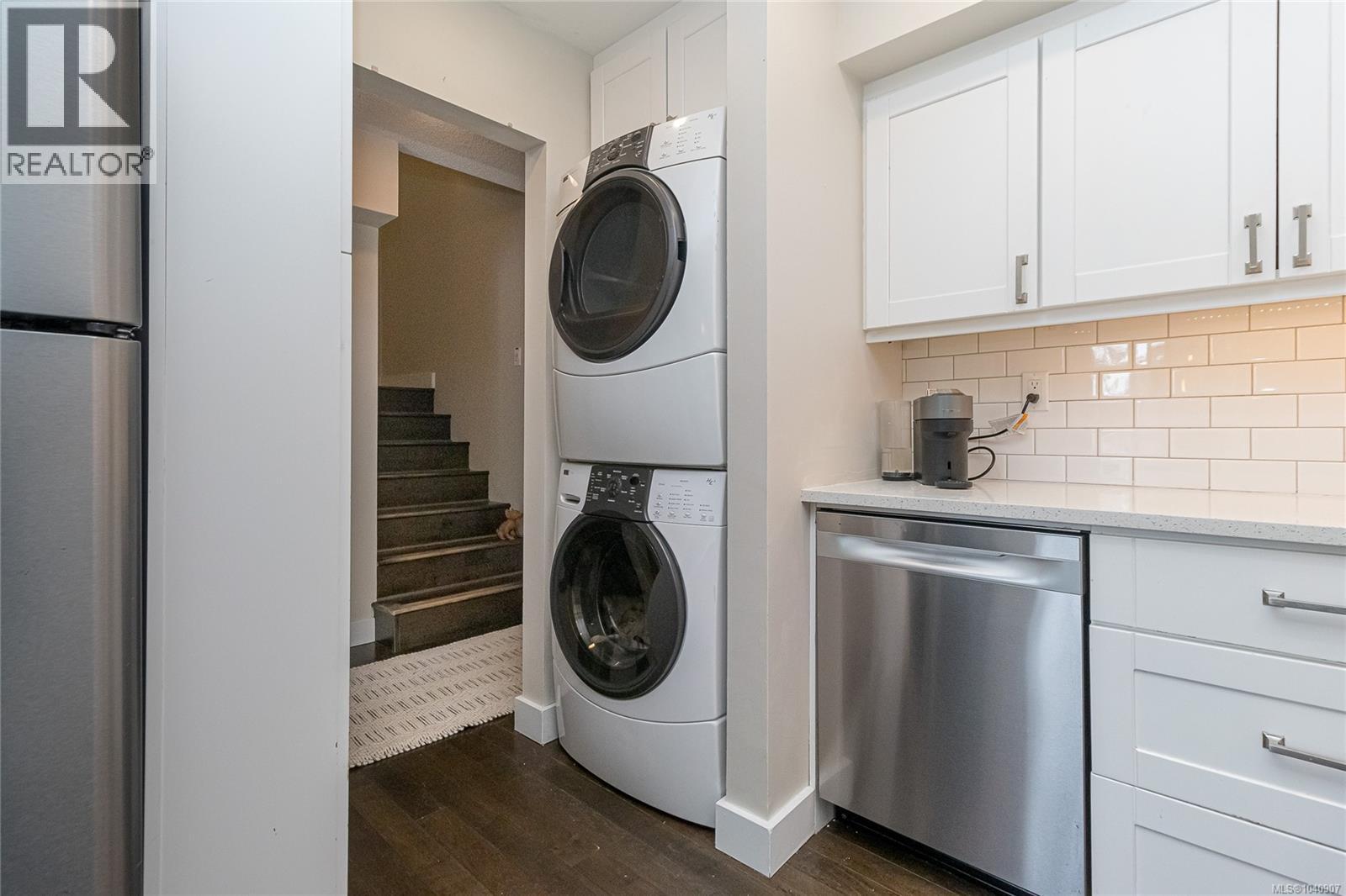 305 1366 Hillside Avenue, Victoria