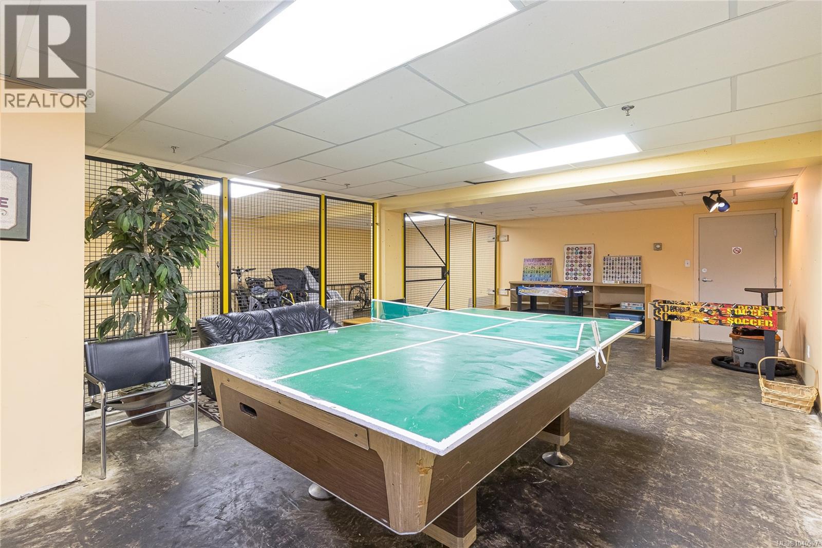 305 1366 Hillside Avenue, Victoria